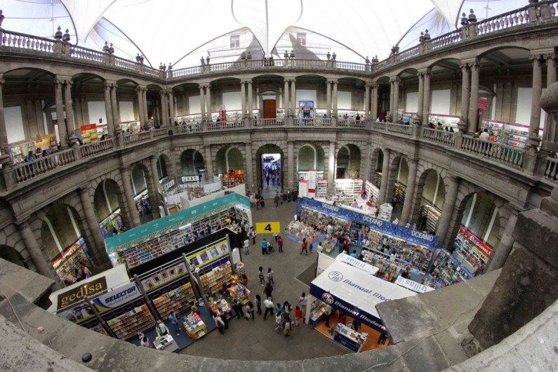Feria del libro, conciertos y teatro acaparan oferta cultural en CDMX