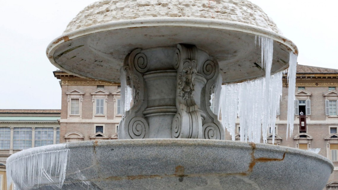 Congelada la fuente del Vaticano por bajas temperaturas