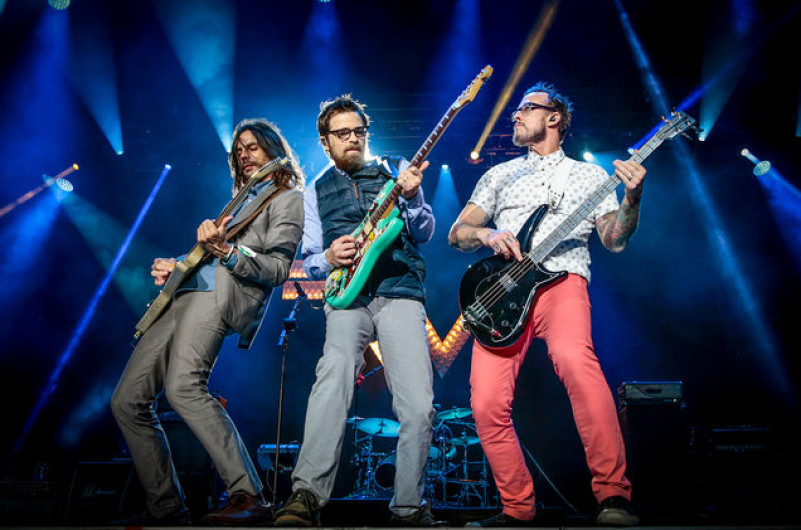Weezer homenajea a Blink 182