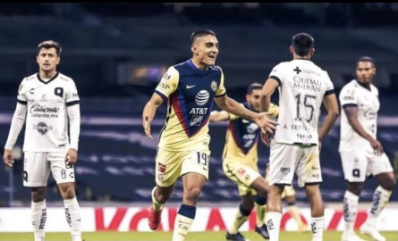 America se impone ante los Gallos