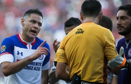 Pablo Aguilar se disculpa tras salir expulsado