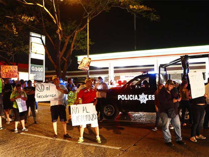 Toman fuerza las protestas por el gasolinazo en Villahermosa