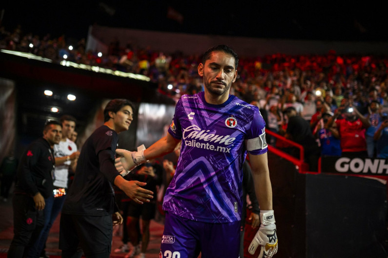 Jesús Corona se retira del futbol a sus 44 años