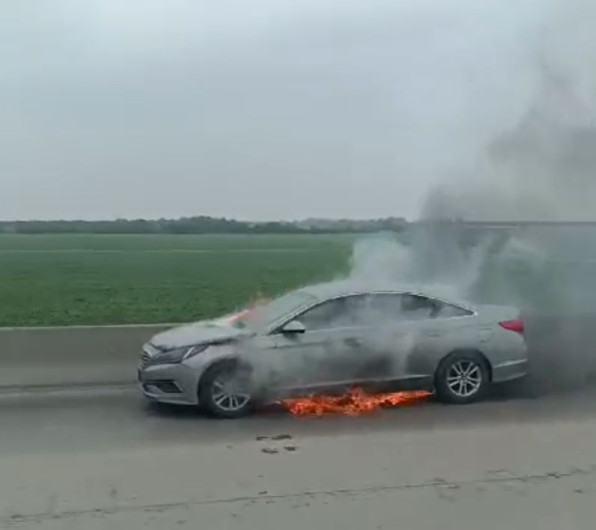 Cierran puente Pharr por incendio de vehículo