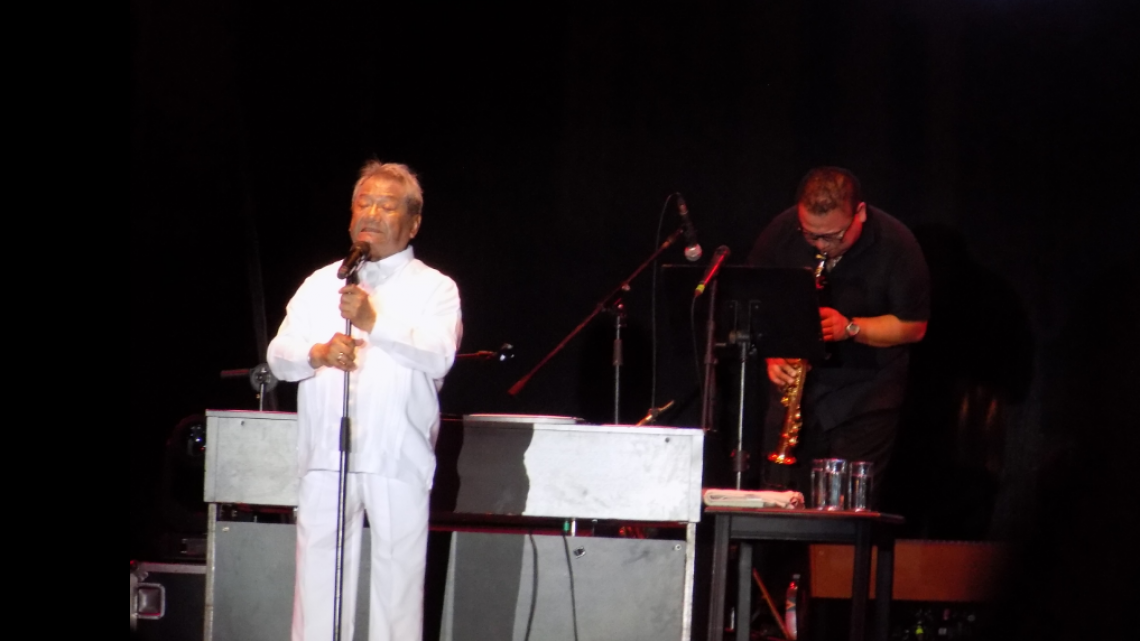 Armando Manzanero regala una `Noche Blanca´