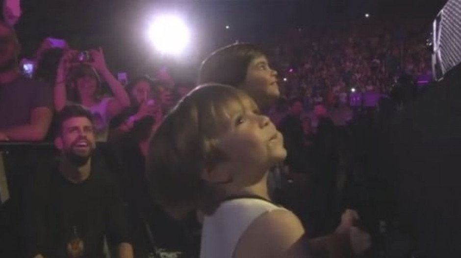 Shakira y el emotivo momento con Piqué y sus hijos en concierto