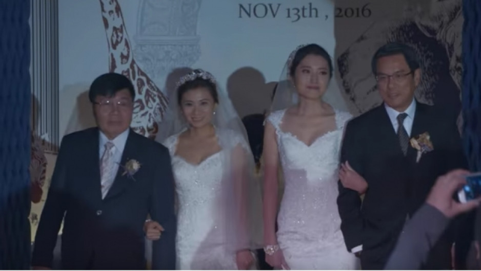 Su padre se negó a ir a la boda, pero su jefe la acompañó hasta el altar