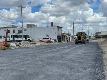 Avanza trabajos de pavimentación en Fraccionamiento Balcones de Alcalá