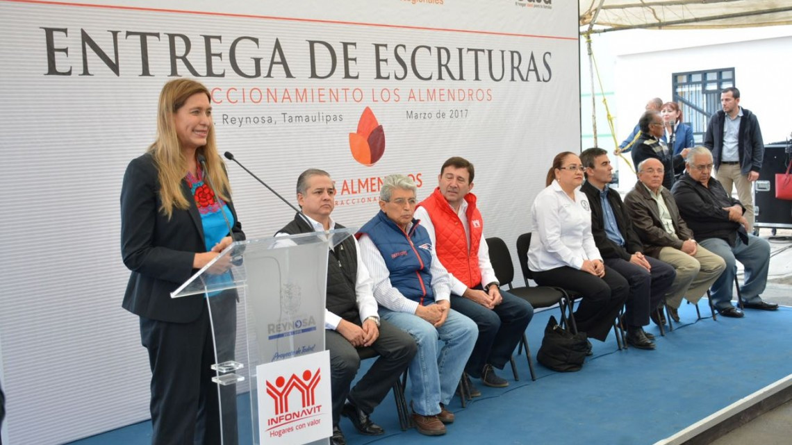 Reciben familias escrituras que avalan su patrimonio