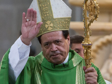 Presenta renuncia Cardenal Norberto Rivera al Papa