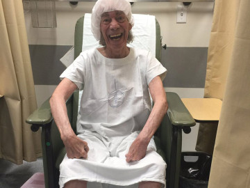 Manuel “El Loco” Valdés se recupera de su operación