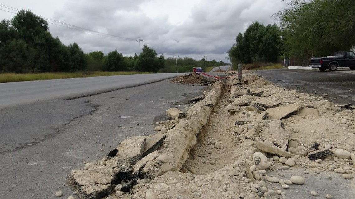 En construcción red eléctrica para el sistema de alumbrado 