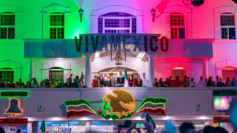 Alcalde Carlos Peña Ortiz da el tradicional Grito de Independencia