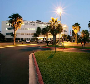 Inaugura Hospital en Harlingen monumento en memoria a víctimas de COVID-19