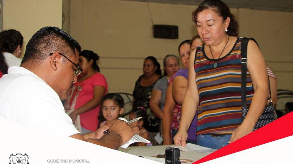 Entregan apoyos PROSPERA