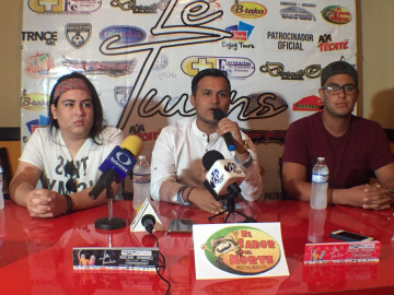 Las DJs mexicanas "Le Twins" armarab una fiesta en Miramar