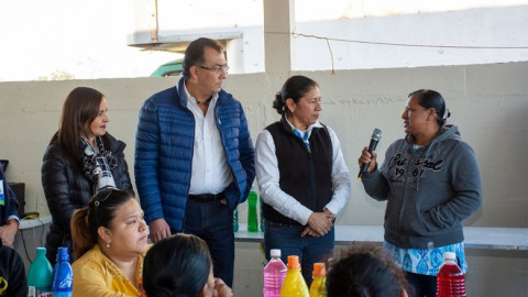 Gobierno municipal beneficia a vecinos con obra de electrificación