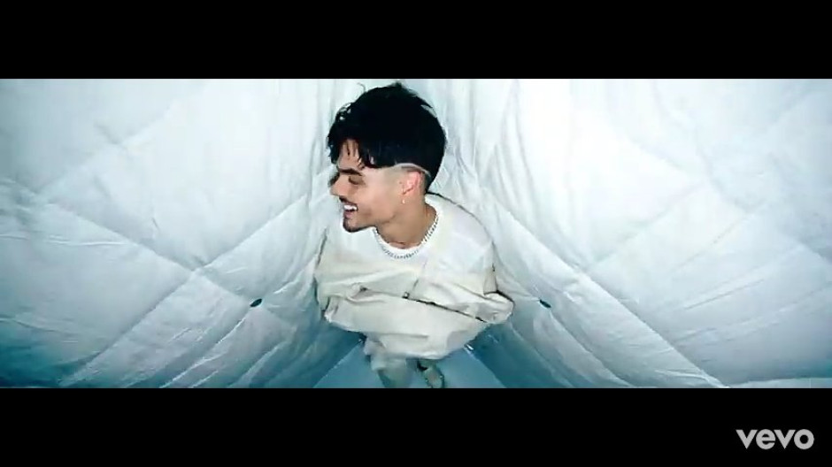 Abraham Mateo y CNCO estrenan 'Me vuelvo loco'