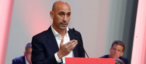 FIFA suspende a 90 días Luis Rubiales