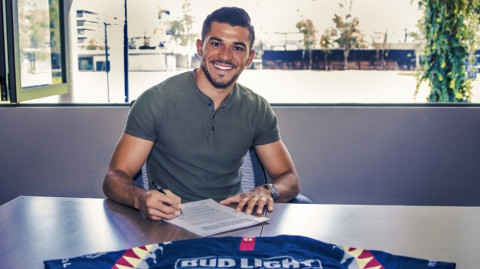 Henry Martin renueva con el América hasta 2021