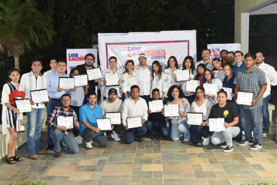 Lideres estudiantiles se suman al cambio con Luis “Cachorro” Cantú.