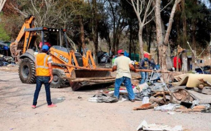 Desmantelan campamento migrante en Matamoros