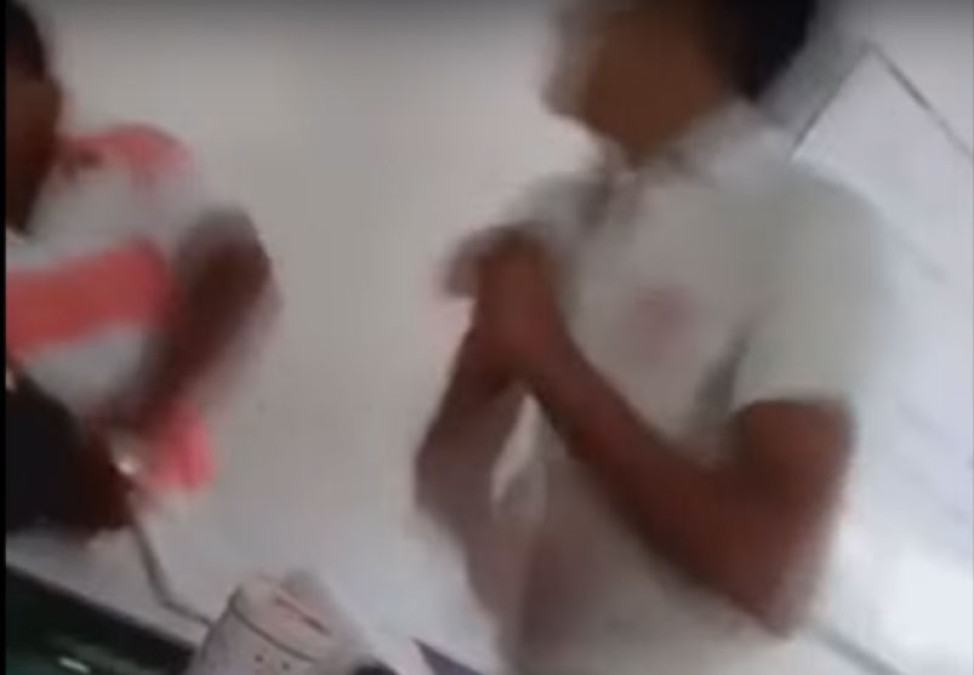 Golpea alumno a mestro y lo expulsan