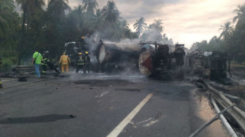 Explosión en autopista Siglo 21 de pipa en Morelia