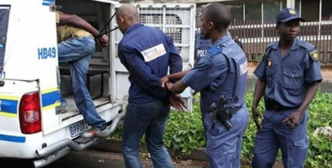 Detienen a 5 personas en Sudáfrica por caso de canibalismo