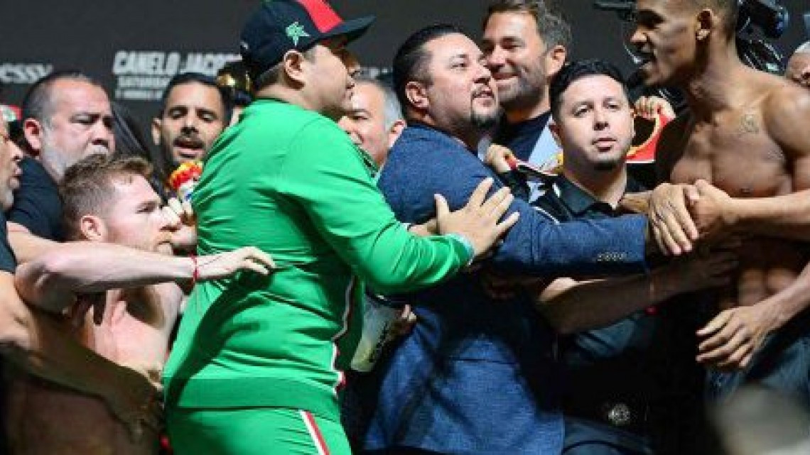 “Canelo” y Jacobs cumplen con la báscula