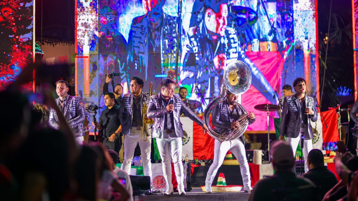 Alcalde Carlos Peña Ortiz da el tradicional Grito de Independencia