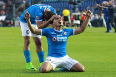 Cruz Azul le hace los honores a Tigres en atractivo duelo