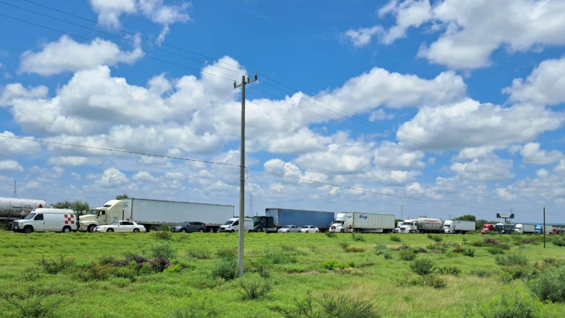 Campesinos vuelven a bloquear carretera Reynosa-Monterrey 