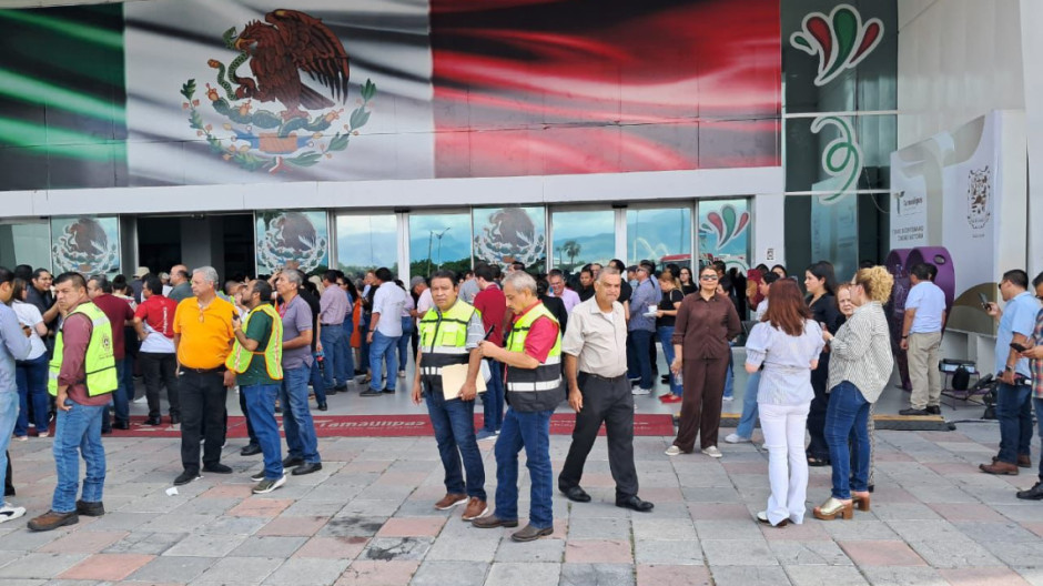 Evacúan Torre Bicentenario por connato de incendio
