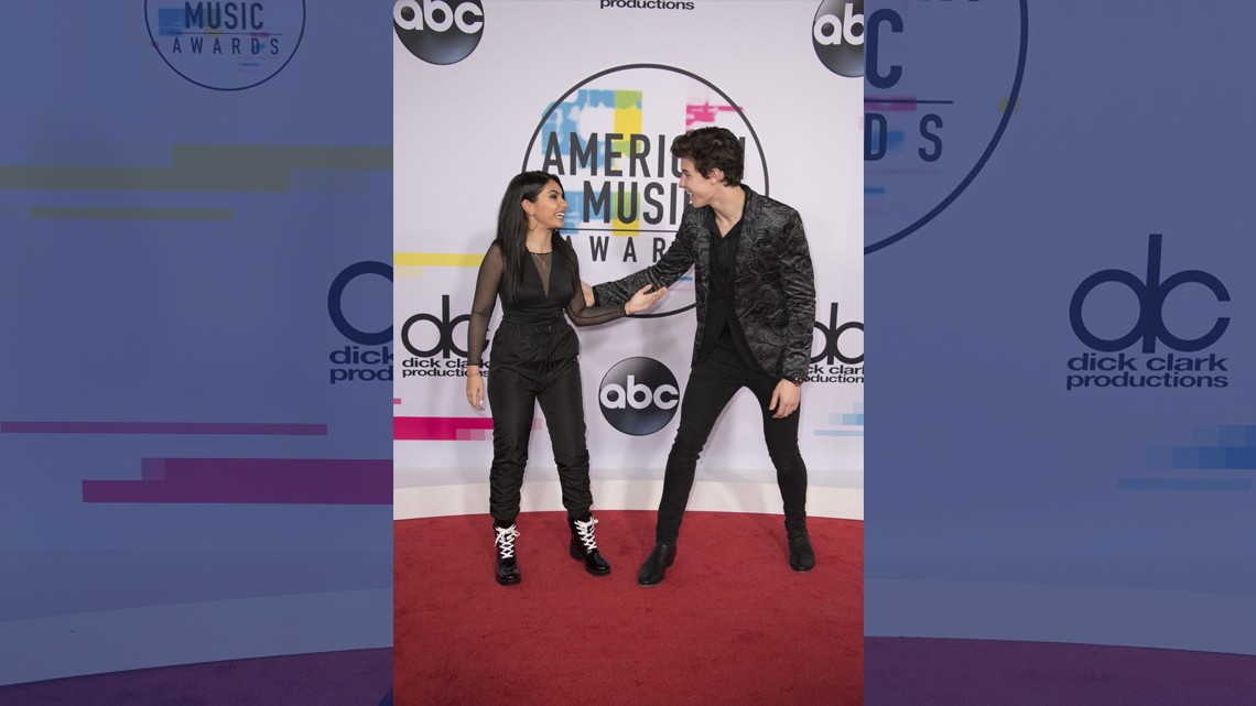 Así lucen los famosos en los American Music Awards