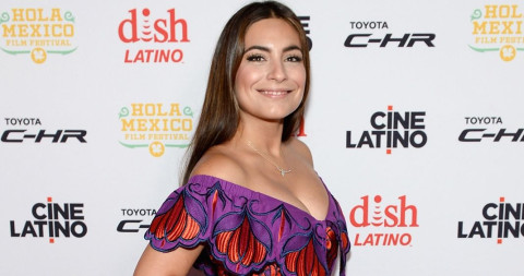 Y con ustedes, llega la original y nueva ¡Cristal Flores!