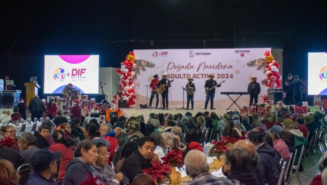 Presenta IRCA programa artístico en la Posada Navideña Adulto Activo 2024