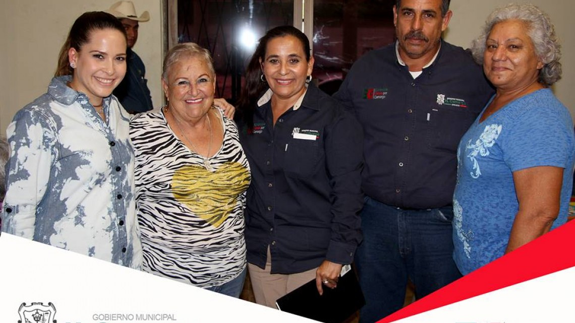 Entregan cheque a pensionados y jubilados