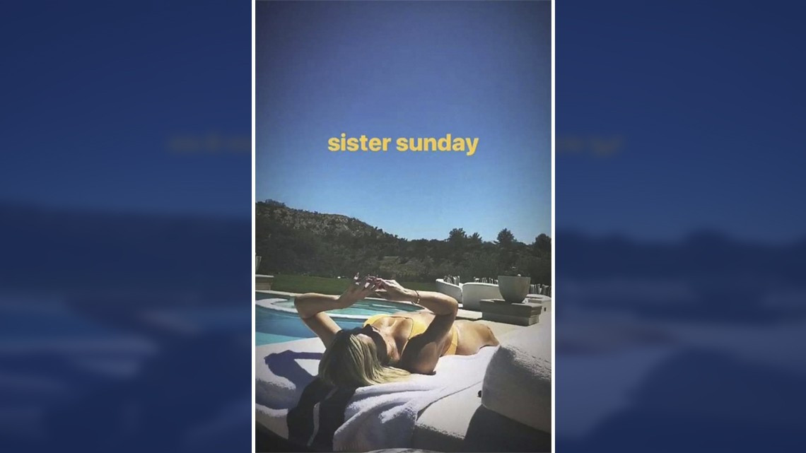 Kim Kardashian haciendo 'wake surf' por primera vez