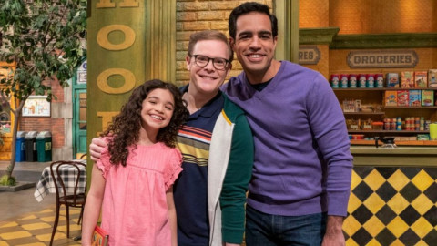 Plaza Sésamo presenta por primera vez una familia homoparental
