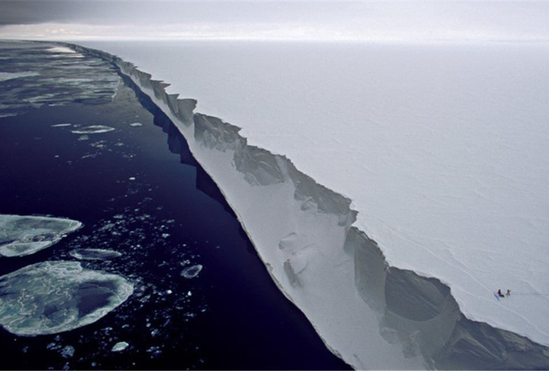 A punto de desprenderse iceberg gigante en la Antártida, alertan