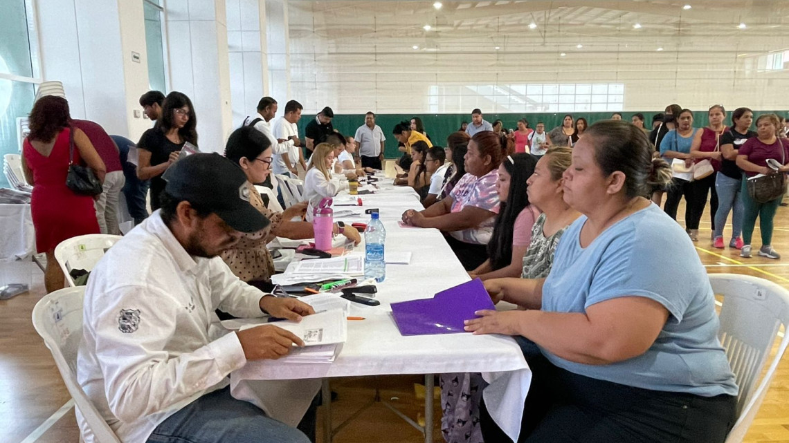 Entregan tarjetas del programa “Mamá Luchona”