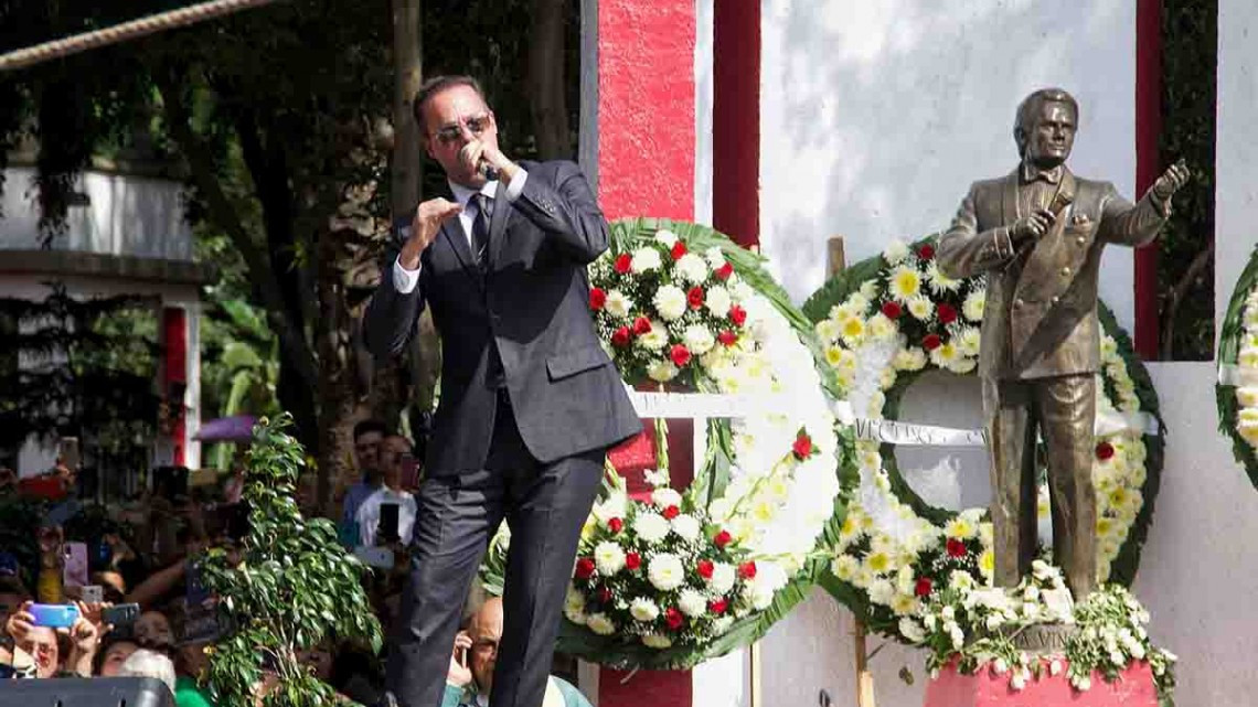 Rinden homenaje a José José en Ciudad de México