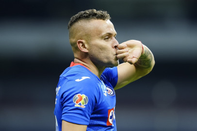 ¡Imparables! Cruz Azul vence a Chivas en casa e iguala récord de victorias en liga