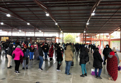 Viven amarga experiencia en inscripciones definitivas