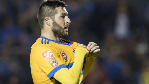 El campeón consigue su primera victoria del torneo ante Santos