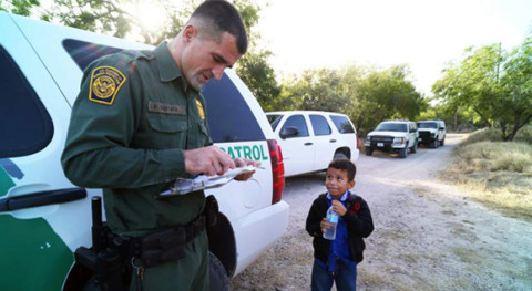 Separan en McAllen a niños inmigrantes de sus padres