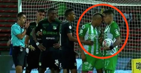 Lo expulsan por dar un cabezazo a su compañero