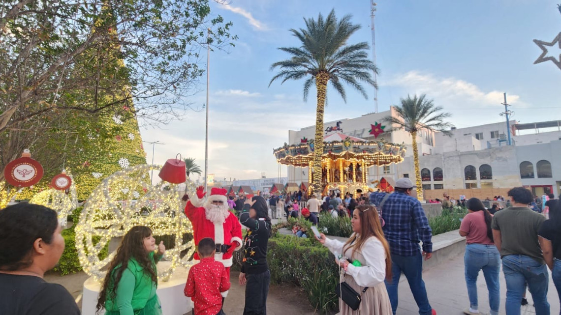 El Alcalde Carlos Peña Ortiz te invita a disfrutar el espíritu navideño en la plaza principal de Reynosa