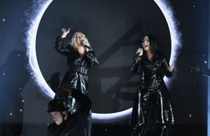 Christina Aguilera y Demi Lovato encienden los BBMAs 